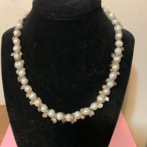 Gorgeous vintage faux pearls necklace 16”